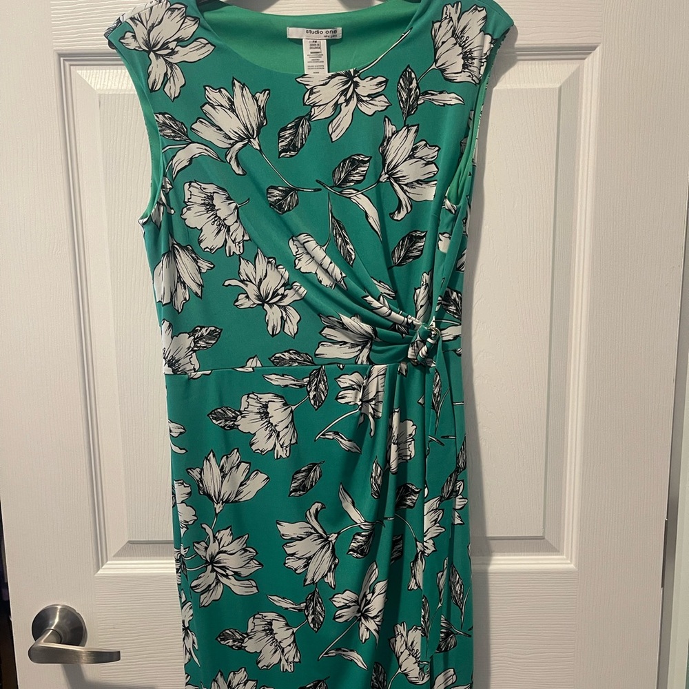 Pre loved Ladies green floral pattern dress